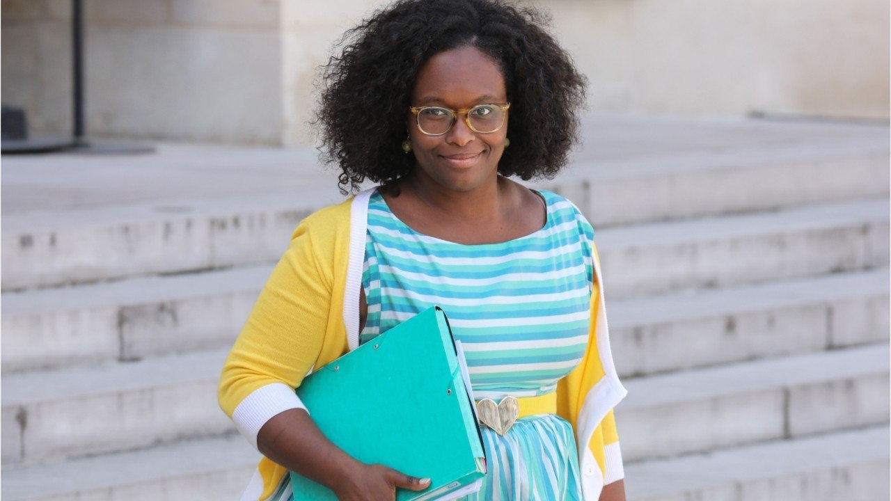 GALA VIDEO - Les mots réconfortants de Sibeth Ndiaye pour Brigitte Macron brocardée sur son look