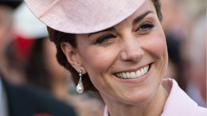 GALA VIDÉO - Qui est Max, celui qui a fait fondre Kate Middleton à la garden party de la reine?
