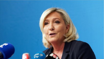 GALA VIDEO - Marine Le Pen se met encore en scène avec son chat