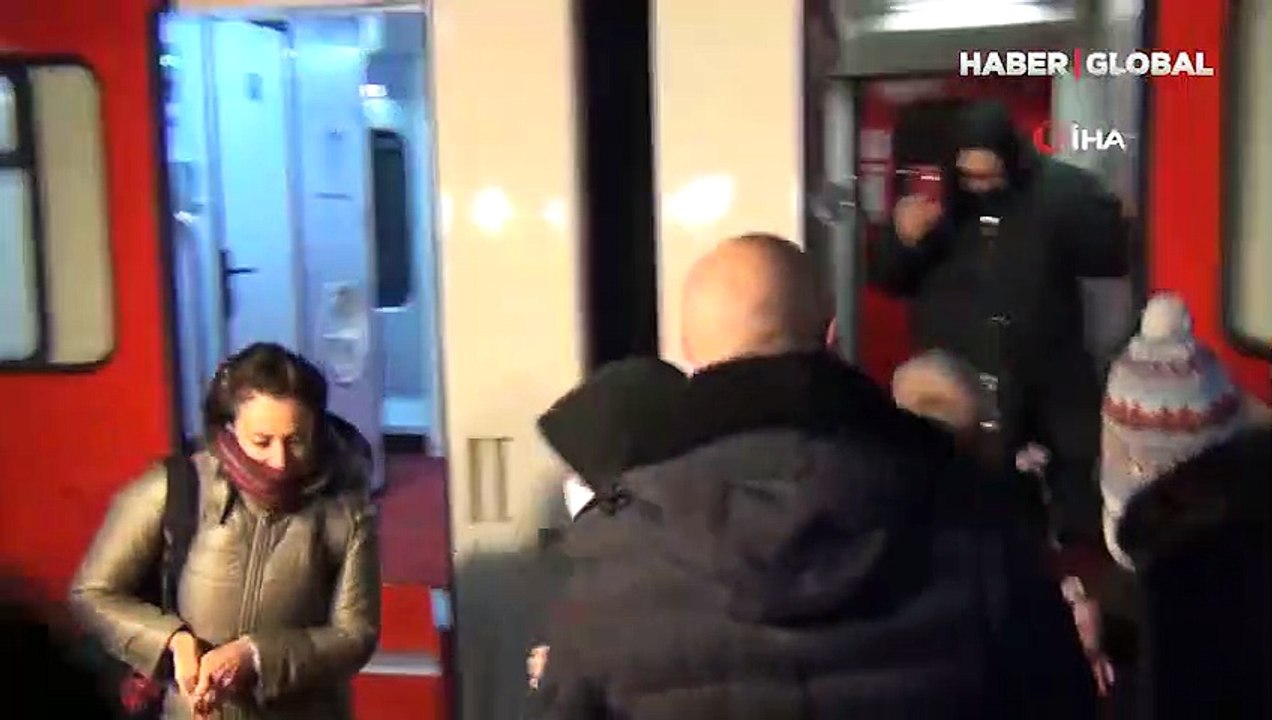 Turistik Doğu Ekspresi Kars'ta Kafkas halk oyunları gösterisiyle karşılandı