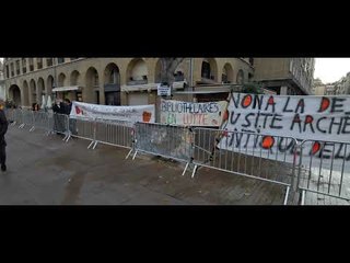 Conseil municipal de Marseille : site de la Corderie, écoles... Des banderoles déployées