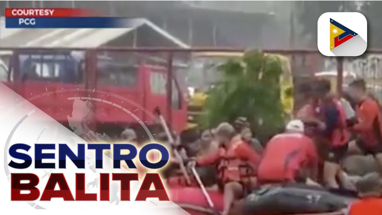 Mga miyembro ng Philippine Coast Guard, puspusan ang rescue operations sa mga residenteng  na-trap sa kanilang bahay sa pananalasa ng Bagyong Odette