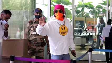 Ranveer Singh का  Mumbai airport पर दिखा स्वैग; Watch video | FilmiBeat