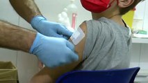 La variante ómicron reactiva las restricciones y campañas de vacunación en varios países de Europa