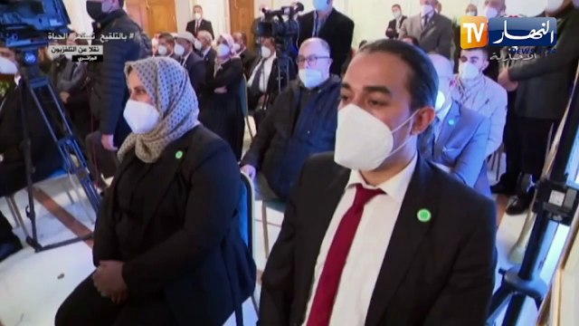 الرئيس تبون يستقبل ممثلين عن الجالية الجزائرية بتونس