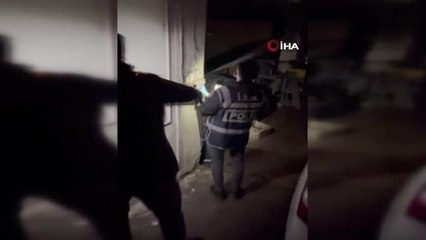 Kağıthane'de düzenlenen operasyonda 71 şişe kaçak içki ele geçirilirdi