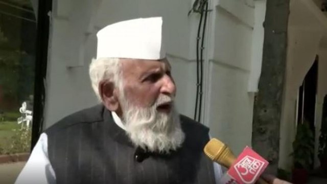 Here's what SP MLA said on marriage age of women