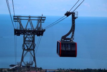 Скачать видео: 100 milyon TL'ye yapıldı, ilk yıl 60 bin kişiyi ağırladı! Karadeniz'in en uzun teleferiği çürümeye terk edildi