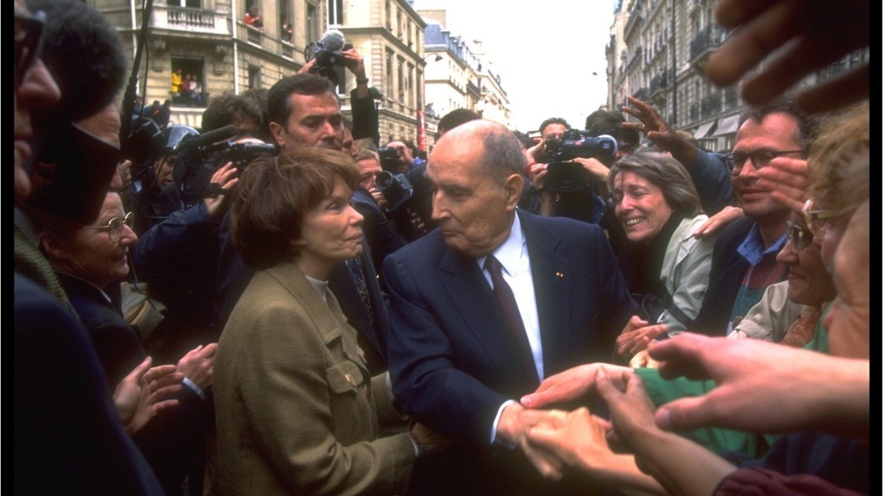 GALA VIDEO - Ce trajet infernal de Danielle et François Mitterrand après la naissance de Mazarine