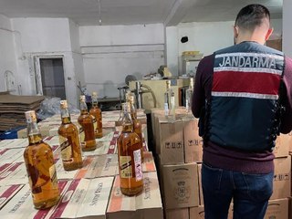 AVCILAR SAHTE İÇKİ YAPARKEN SUÇÜSTÜ YAKALANDILAR