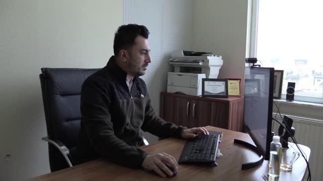 Sosyal medyadan kendisine hakaret eden kişiyi ihtiyaç sahiplerine yardım şartıyla affetti