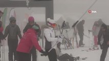 Uludağ'da kayak sezonu açıldı, pistler doldu taştı