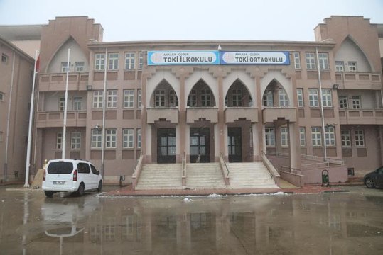 Son dakika gündem: Öğrenciler, Kitap ağacı ve renkli okuma köşesi nde okuma alışkanlığı kazanıyor