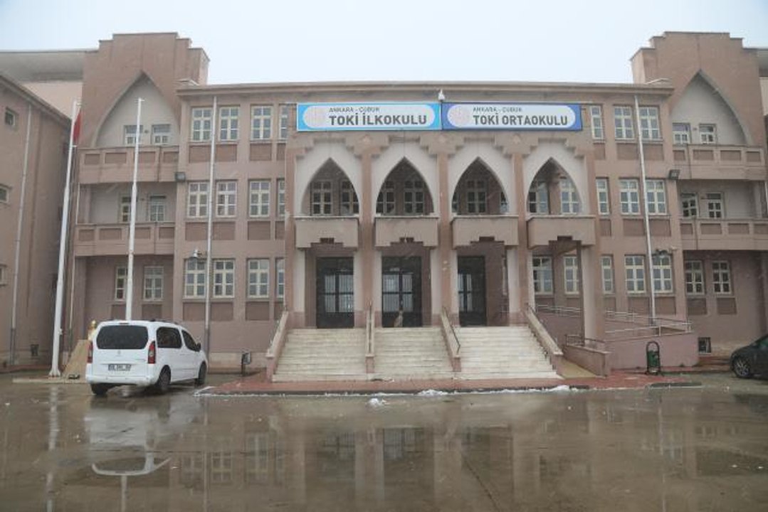 Son dakika gündem: Öğrenciler, "Kitap ağacı ve renkli okuma köşesi"nde okuma alışkanlığı kazanıyor