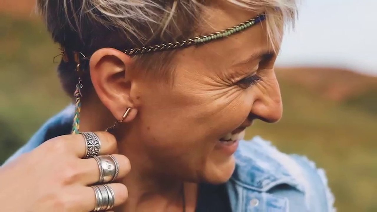 LE GRAND BAZAR : Le Grand Bazar :  Lya