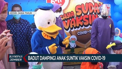 Anak Takut Suntik Vaksin Covid-19, Dihibur Badut dan Ditenangkan Orangtua