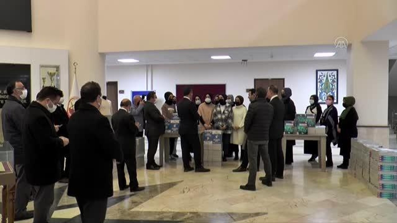 Son dakika: Üniversite ve liselere hazırlanan imam hatip öğrencilerine kaynak kitap desteği