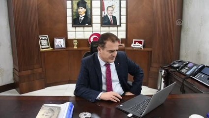 Hakkari Valisi İdris Akbıyık'ın tercihi "Yerel kayakçılar" başlıklı fotoğraf oldu