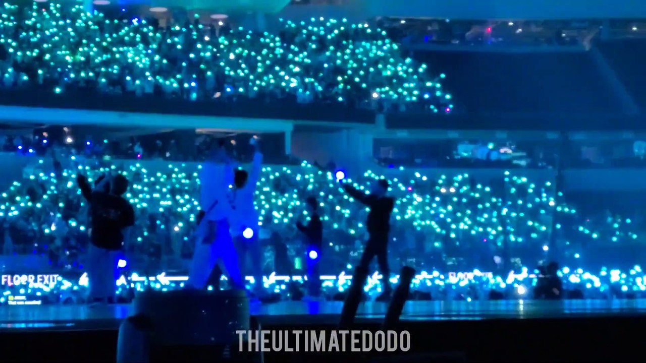 Army Bomb Wave + Final Ment Fancam BTS Permission to Dance PTD in LA Concert Live