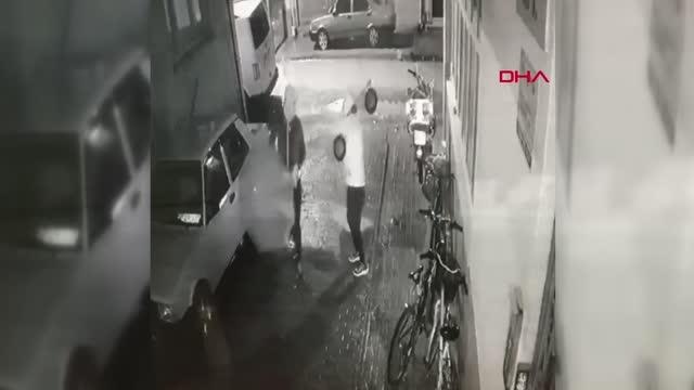 Son dakika... OTOMOBİLLERDEN HIRSIZLIK YAPAN İKİ ŞÜPHELİYİ GÜVENLİK KAMERASI GÖRÜNTÜLERİ YAKALATTI