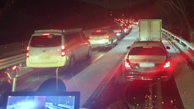 폭설 내린 전남 화순...칠구재 부근 차량 3시간 고립 / YTN