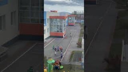 Kindergarteners Play Red Light Green Light