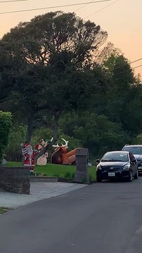 Quand le voisin envoie des ours pour détruire ton décor de Noel