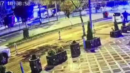 Otomobil ile yolcu otobüsü böyle çarpıştı: 3 yaralı