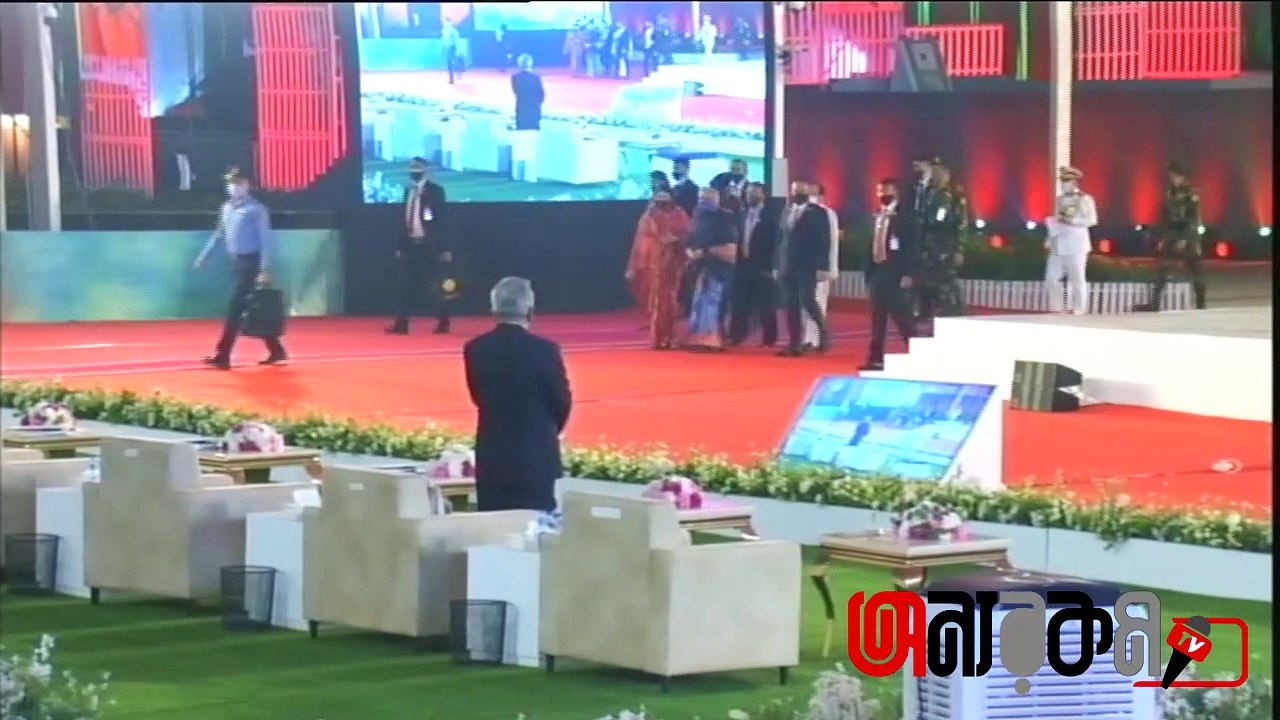 দেখুন মাননীয় প্রধানমন্ত্রী শেখ হাসিনা প্রটোকল এ  যেভাবে সংসদে পৌঁছালেন  @onnorokomtv.official