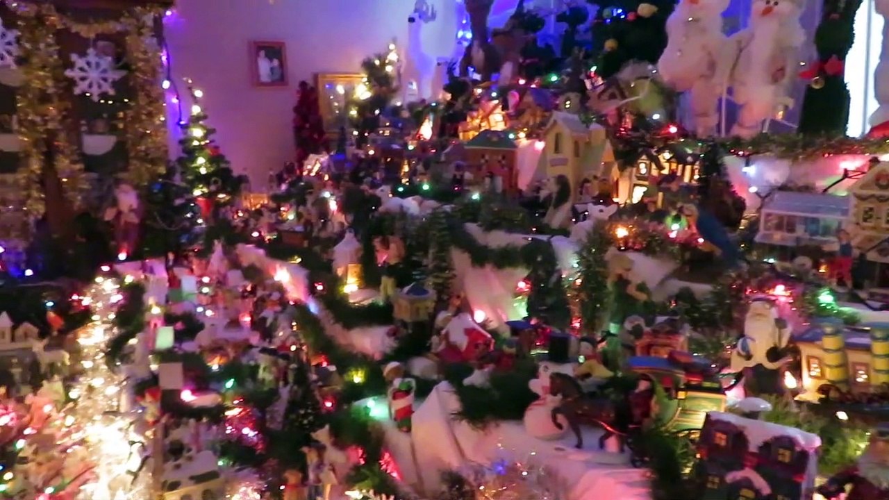 Montage du village de Noël (Le Reflet - Audrey Leduc-Brodeur)