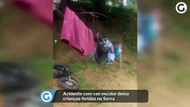 Acidente com van escolar deixa crianças feridas na Serra