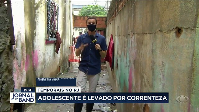 Bombeiros procuram por um menino de 13 anos levado pela correnteza de um rio durante um temporal na Baixada Fluminense. Várias regiões foram afetadas pelos temporais no Rio de Janeiro. #BandJornalismo