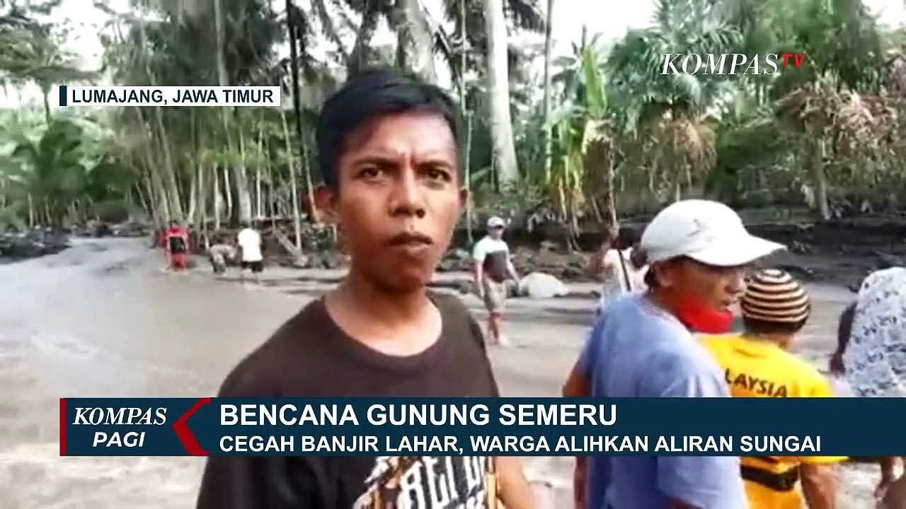 Cegah Banjir Lahar Gunung Semeru, Warga Alihkan Aliran Sungai
