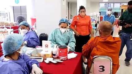 รพ.พระนครศรีอยุธยา เปิดฉีดวัคซีนโมเดอร์นา ให้ปชช. พระอาจารย์แดง เกจิชื่อดังกรุงเก่า บูสเตอร์โดส เข็ม 3 พร้อมนักข่าว สร้างภูมิคุ้มกันโควิด-19