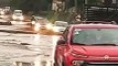 Motoristas se arriscam em rodovia alagada após chuva forte em Itajubá
