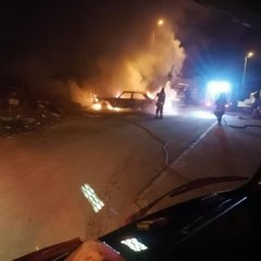 Lüks otomobil alev topuna döndü