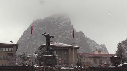 AFYONKARAHİSAR - Kar yağışı etkili oluyor