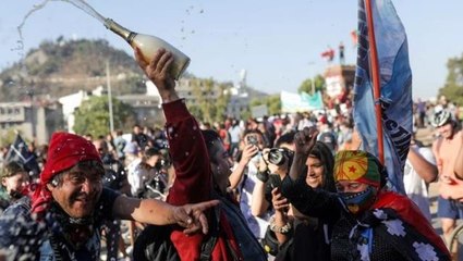 Şili halkı diktatör Pinochet'in eşinin ölümünü sokaklarda kutladı