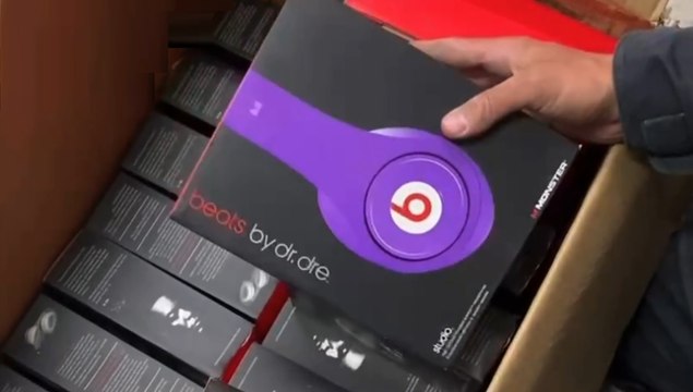 Palermo - Sequestrati migliaia di articoli contraffatti e fuochi pirotecnici (18.12.21)