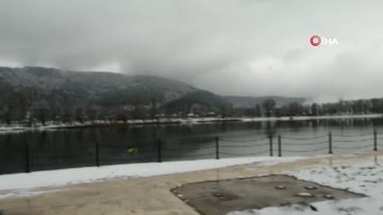 İzmir'in yüksek kesimlerine mevsimin ilk karı düştü