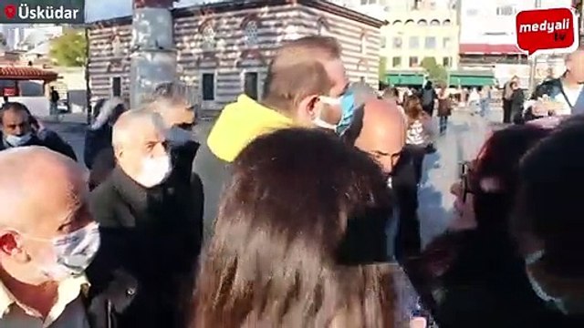 Öğrenciler Giyecek çarık bulamıyordum diyen vatandaşla tartıştı: Bizim kitap alacak paramız yok, derdimiz nasıl ekonomi olmasın