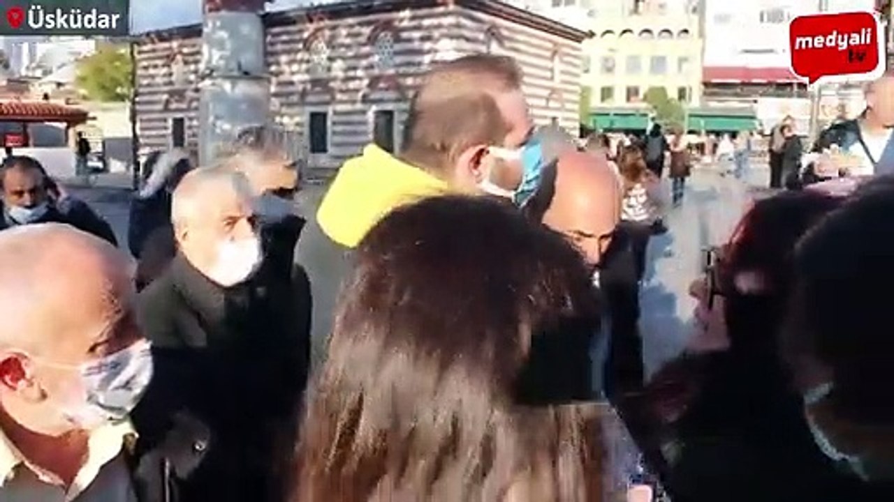 Öğrenciler "Giyecek çarık bulamıyordum" diyen vatandaşla tartıştı: "Bizim kitap alacak paramız yok, derdimiz nasıl ekonomi olmasın"