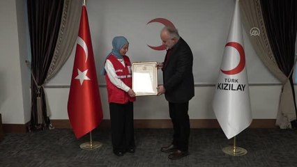 Türk Kızılay, Suriyeli Nura Çavuş'u "Örnek Gönüllü" ilan etti