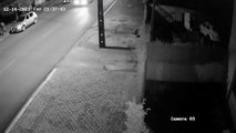 Câmeras de segurança flagram movimentação após furto de um veículo Gol na Rua Vitória