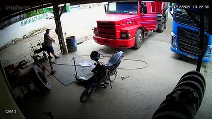 Mechanical Failure Drives Truck Into Repair Shop