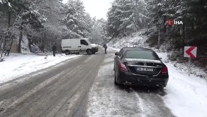 Kazdağları'nda kar kalınlığı 20 santimetreyi aştı, sürücüler zor anlar yaşadı