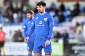 Dank Traumtor im Spitzenspiel: Velbert baut Tabellenführung aus