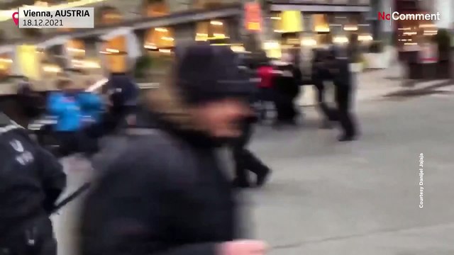 Thousands march through Vienna against COVID-19 restrictions