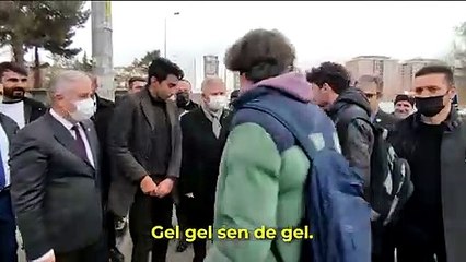 Mansur Yavaş’tan gençlere: Çıkar telefonunu