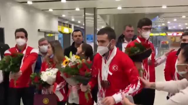 VIRTUS Dünya Yüzme Şampiyonası'nda 24 madalya kazanan özel sporcular, yurda döndü